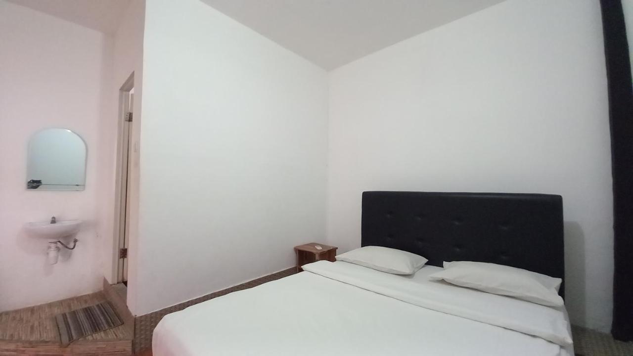 Dc Hotel & Hostel Labuan Bajo Εξωτερικό φωτογραφία