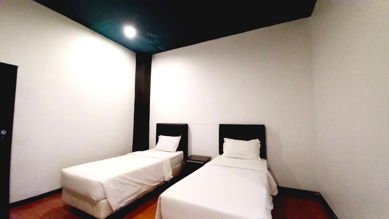 Dc Hotel & Hostel Labuan Bajo Εξωτερικό φωτογραφία