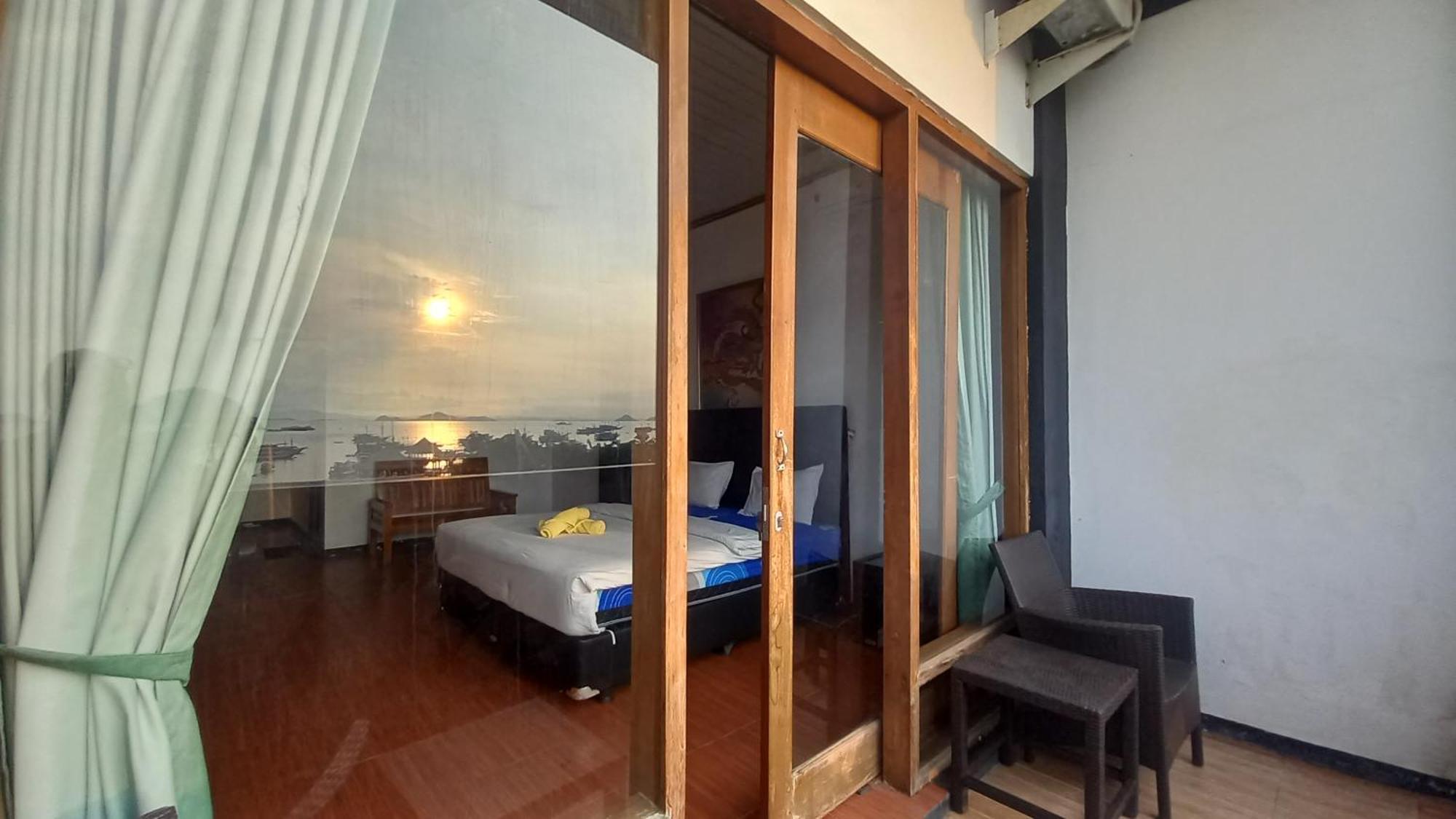 Dc Hotel & Hostel Labuan Bajo Εξωτερικό φωτογραφία