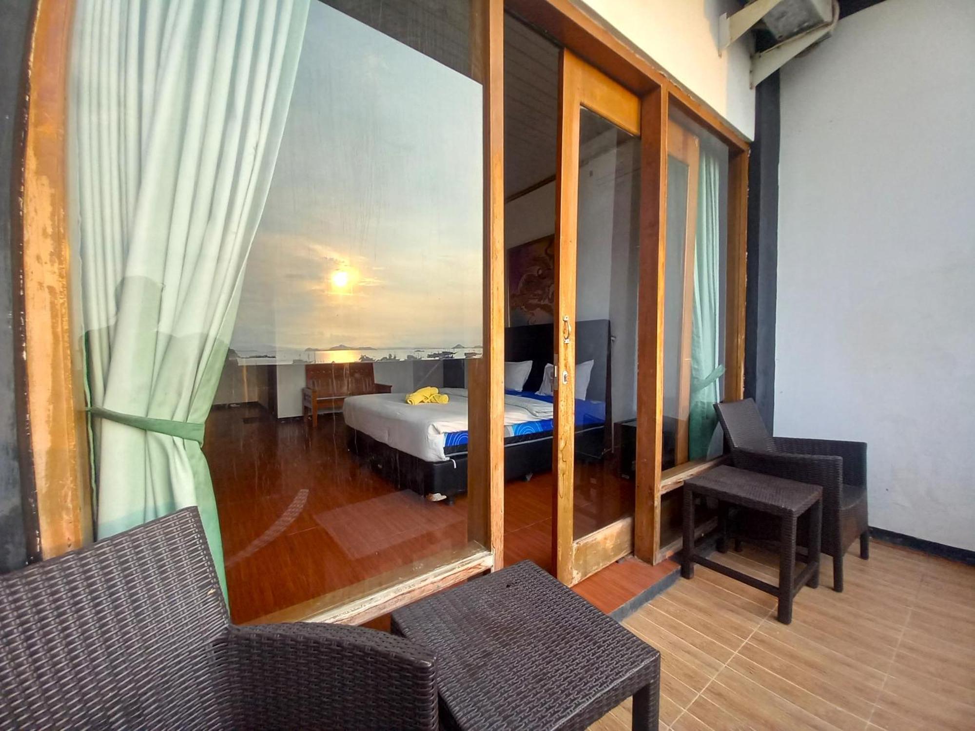 Dc Hotel & Hostel Labuan Bajo Εξωτερικό φωτογραφία
